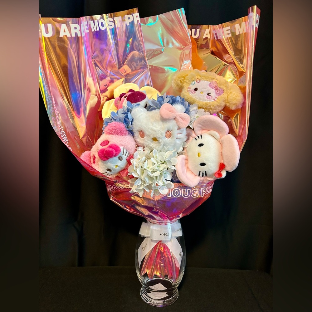 Hello Kitty Plush Bouquet - Pink and White